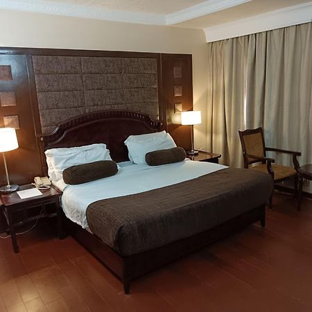 Owu Crown Hotel Ibadan Dış mekan fotoğraf