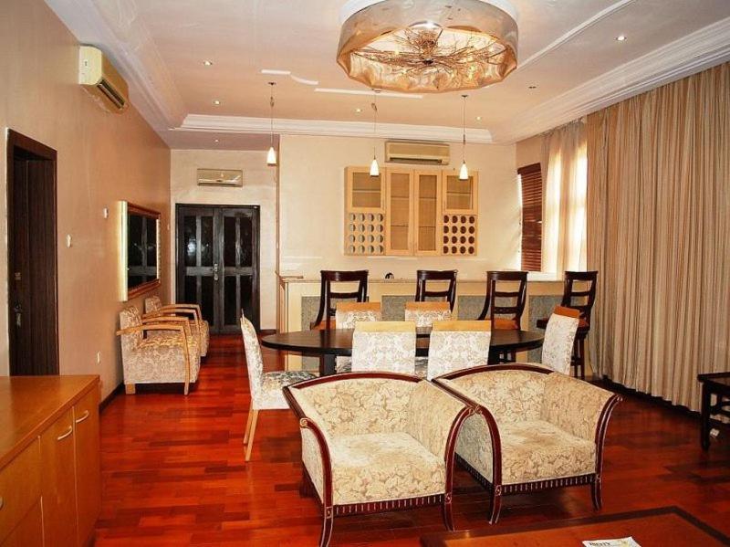 Owu Crown Hotel Ibadan Dış mekan fotoğraf